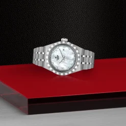 Tudor Royal Hot